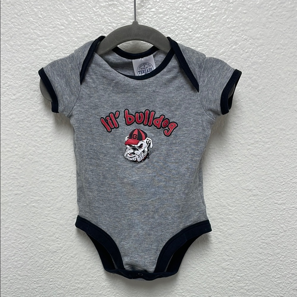 Rivalry Threads 6-9 Months Gray and Black Georgia Dawgs Onesie Lil' Bulldog
